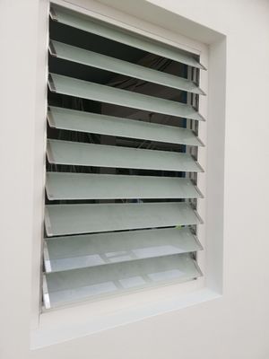 Customized Colors Plantation Shutters for Air Flow in Private Opened or Fixed Windows